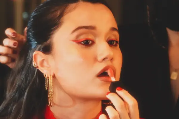 Joaquina Named as e.l.f. Brand Ambassador Alongside the Release of New Single “Ya no estoy”